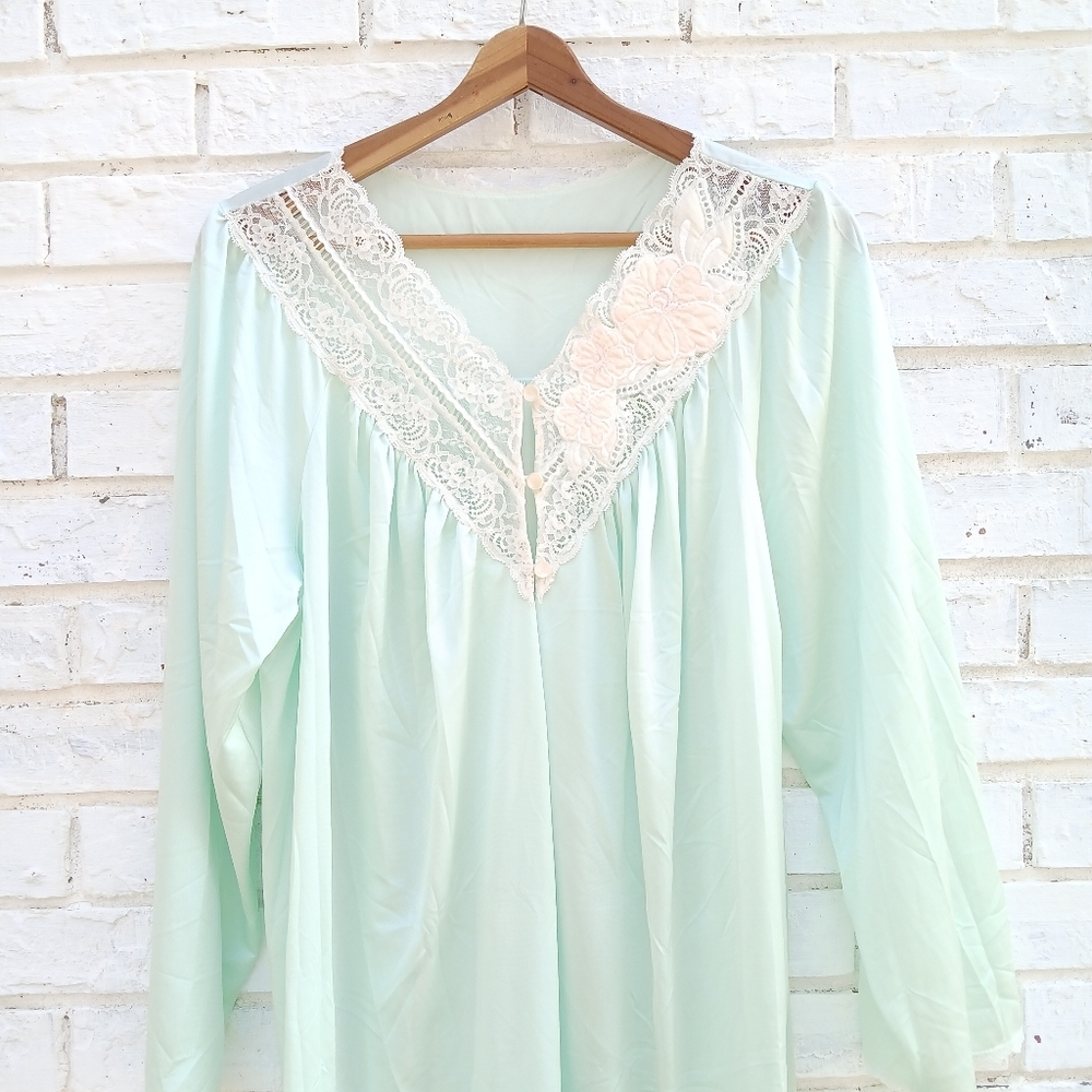 Vintage Shadowline Nightgown Size Medium - Picture 2 of 8